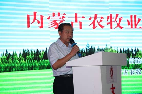 產(chǎn)業(yè)大咖齊聚草原青城，共享饕餮智慧盛宴----2015內(nèi)蒙古農(nóng)牧業(yè)產(chǎn)業(yè)化發(fā)展論壇召開