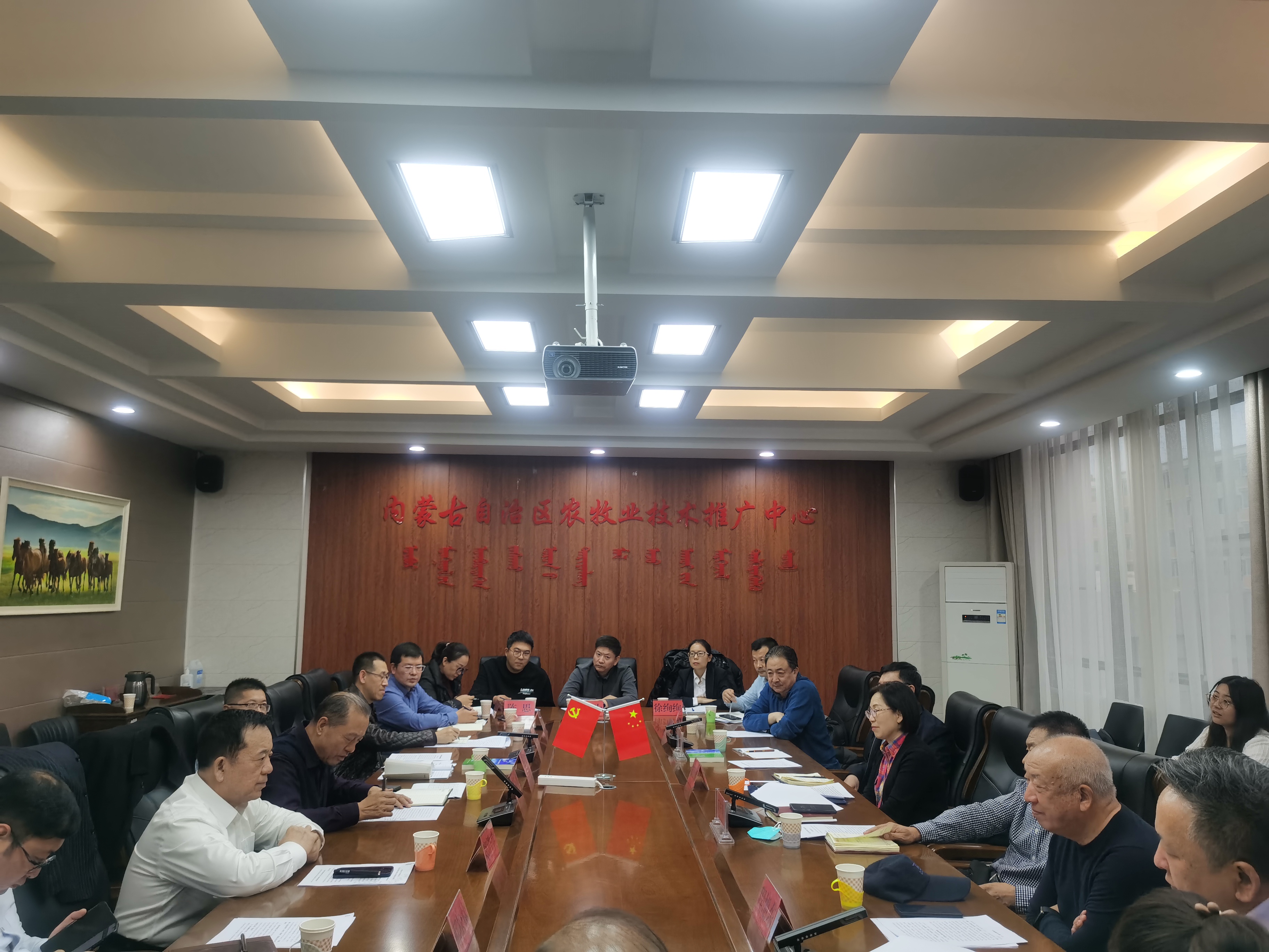 內(nèi)蒙古羊絨產(chǎn)業(yè)鏈重點(diǎn)企業(yè)座談會(huì)在呼和浩特市成功召開(kāi)