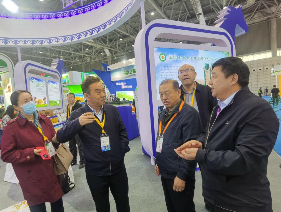 內(nèi)蒙古1400多種有機(jī)、綠色農(nóng)畜產(chǎn)品亮相中國(guó)綠色食品博覽會(huì)和中國(guó)國(guó)際有機(jī)食品博覽會(huì)