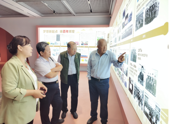 協(xié)會(huì)執(zhí)行會(huì)長林永亮一行到赤峰東黎羊絨集團(tuán)調(diào)研